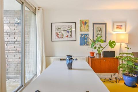 4 Taransay Walk, London, N1 2RA