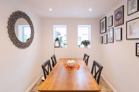 2 Bates Close, Sutton Coldfield, B76 1TL