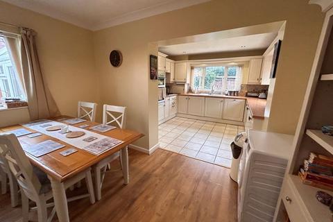 7 Coppice Crescent, Walsall, WS8 7DW