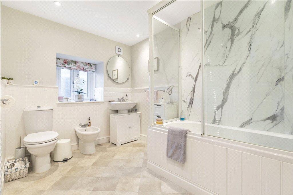 Master En-Suite