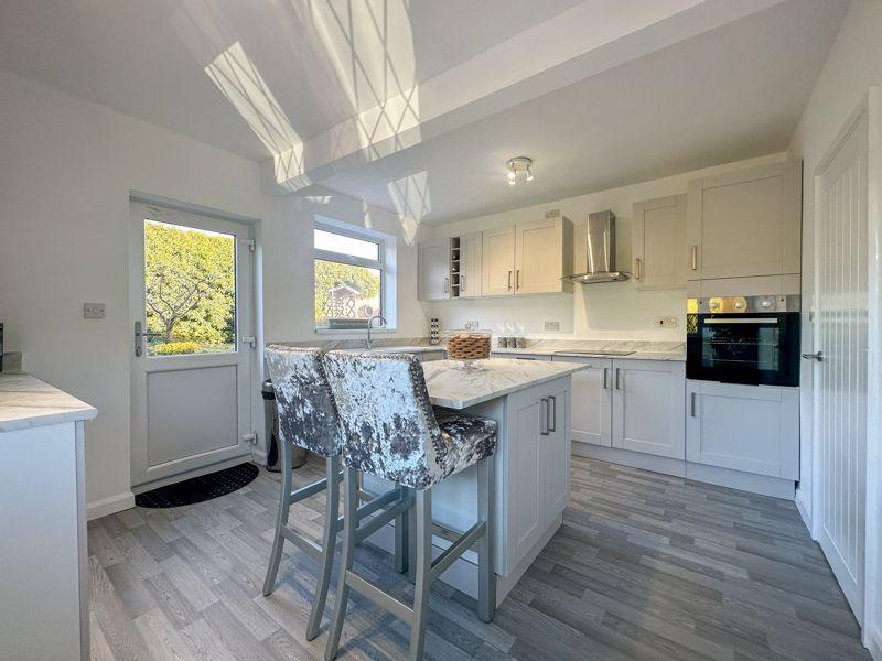 Hall Avenue, Leek, Staffordshire, ST13 2 bed semidetached house for
