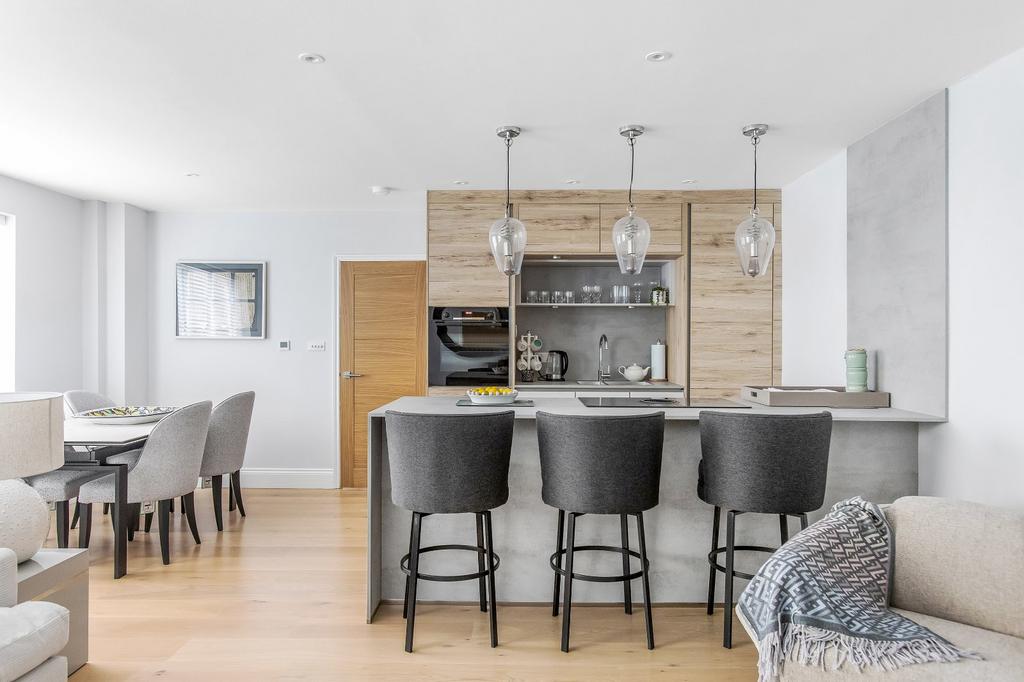 Warren Mews, London, W1T 3 bed mews £7,583 pcm (£1,750 pw)