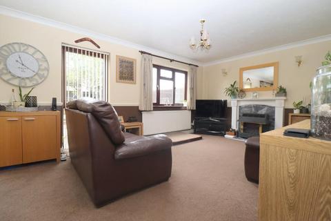 2 Warminster Close, Luton, LU2 8UJ