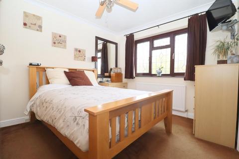 2 Warminster Close, Luton, LU2 8UJ