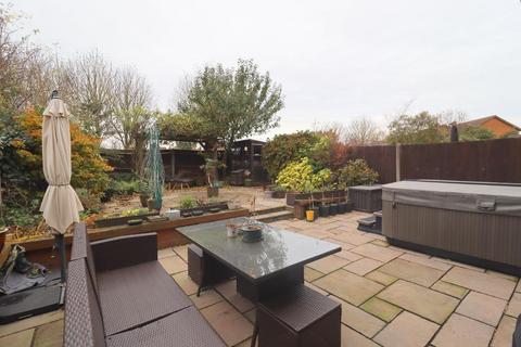 2 Warminster Close, Luton, LU2 8UJ