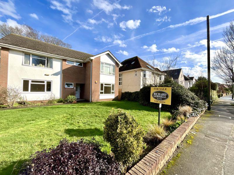 Browning Avenue, Manor... 3 bed apartment for sale £330,000
