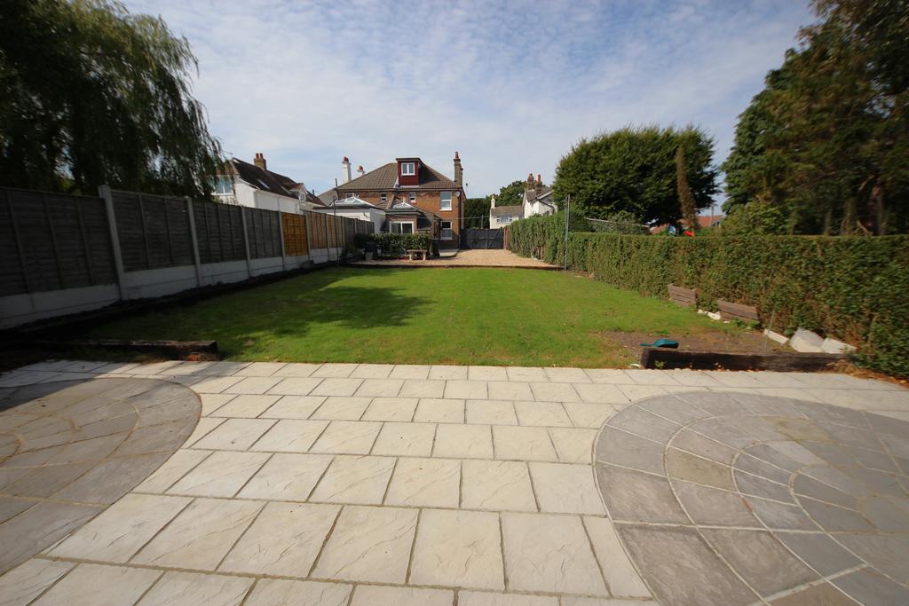Priestley Road, Wallisdown, Bournemouth 3 bed end of terrace house to