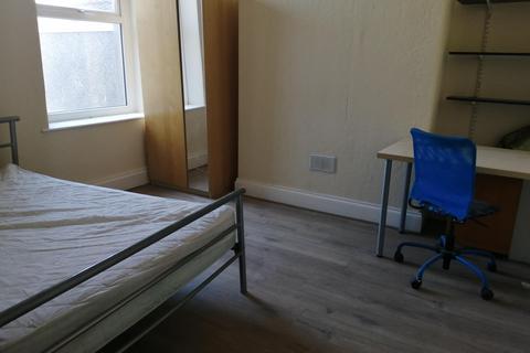 4 bedroom maisonette to rent, Eaton Crescent, Uplands, Swansea