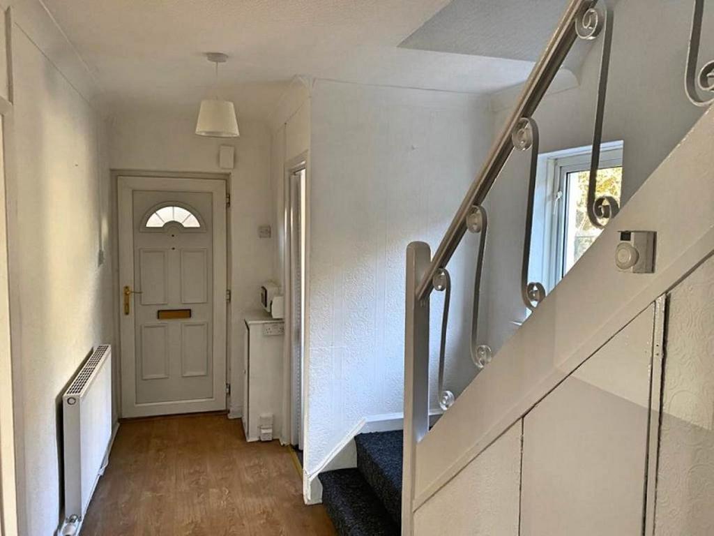 Fairwood Drive, Baglan, Port Talbot 3 bed house £895 pcm (£207 pw)