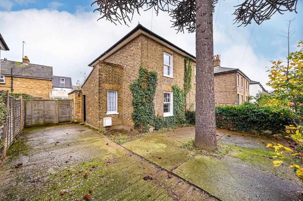 Albert Road, Kingston, Kingston upon Thames, KT1 3 bed semidetached