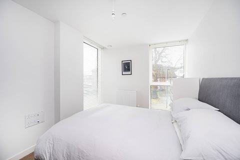 1 bedroom flat for sale, Skylark Point, Manor House, London, N4