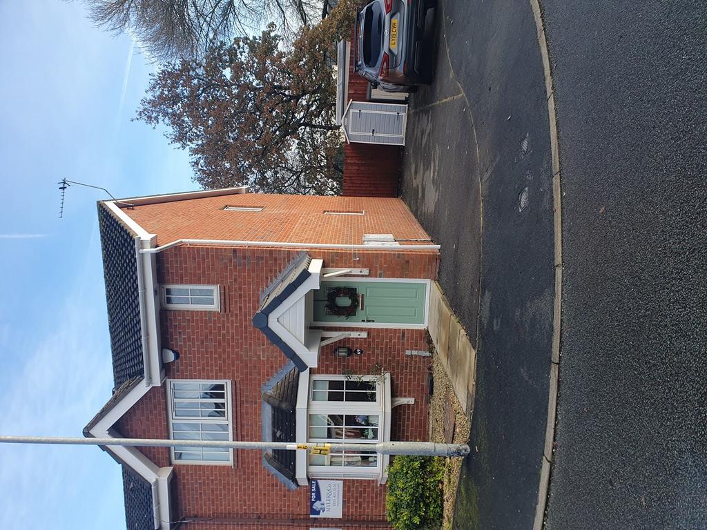 Brackenwood Drive, Widnes, Widnes, WA8 3 bed semidetached house for