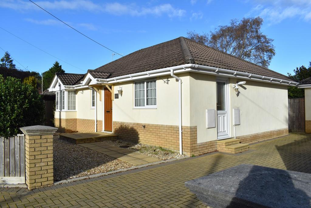 School Lane, St Ives, Ringwood, BH24 3 bed detached bungalow for sale
