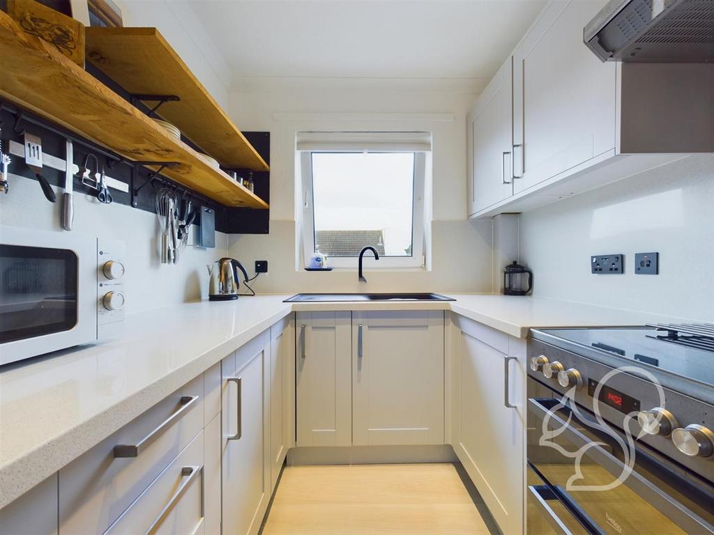 High Street, West Mersea 2 bed to rent £1,000 pcm (£231 pw)