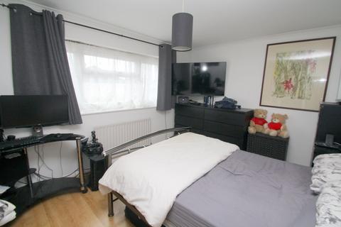 2 bedroom terraced house for sale - Stuart Way, Staines-upon-Thames, TW18