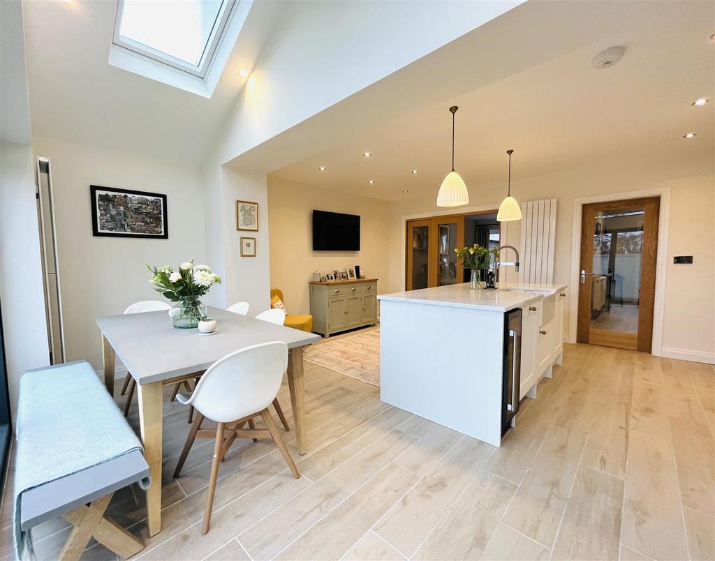 Live In Dining Kitchen