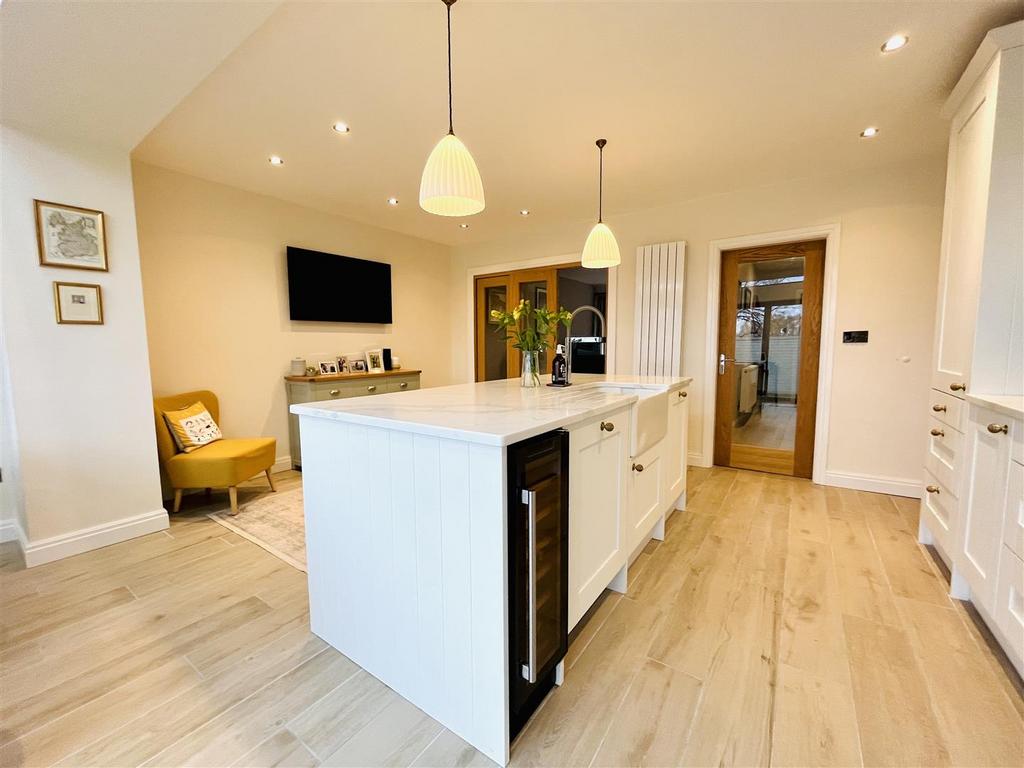 Live In Dining Kitchen