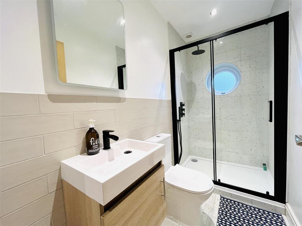 GF Shower Room