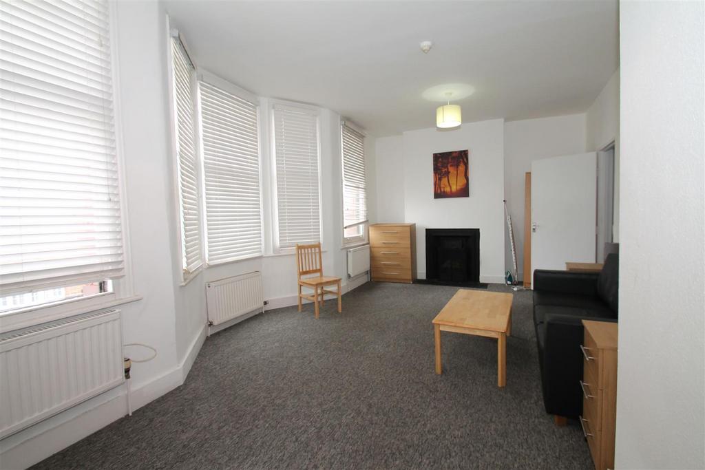 Green Lanes, Winchmore Hill, London N21 2 bed flat to rent £1,700 pcm
