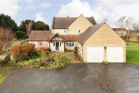 4 bedroom house to rent, Church Walk, Ambrosden, Bicester OX25