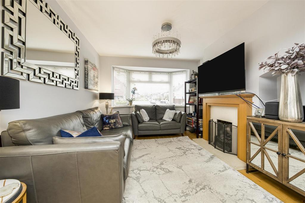 Lincoln Avenue, Twickenham 4 bed end of terrace house for sale £785,000