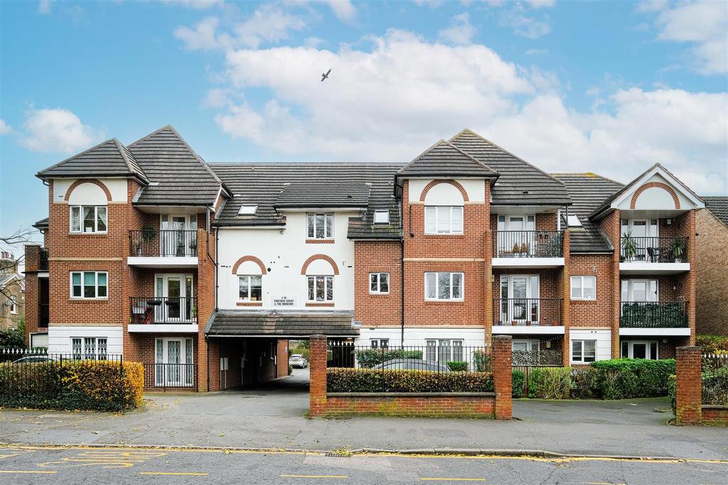 Pineview Court, The Ridgeway, Chingford 2 bed property for sale £350,000