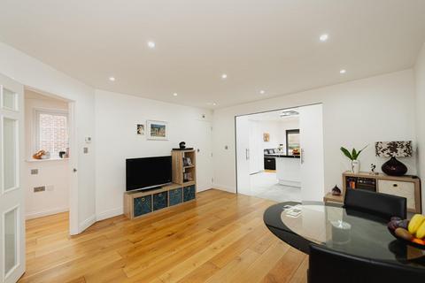 8 De Mel Close, Epsom, KT19 7EL