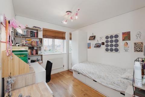 8 De Mel Close, Epsom, KT19 7EL