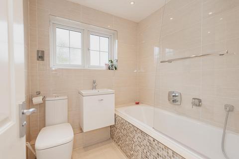 8 De Mel Close, Epsom, KT19 7EL
