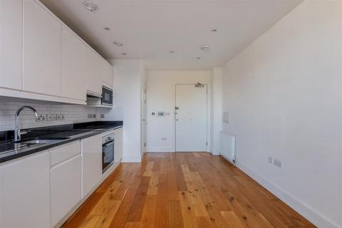 1 bedroom flat for sale, South Street, Epsom