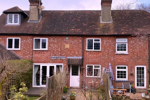 8 Lion Lane, Haslemere, GU27 1JD