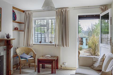 8 Lion Lane, Haslemere, GU27 1JD