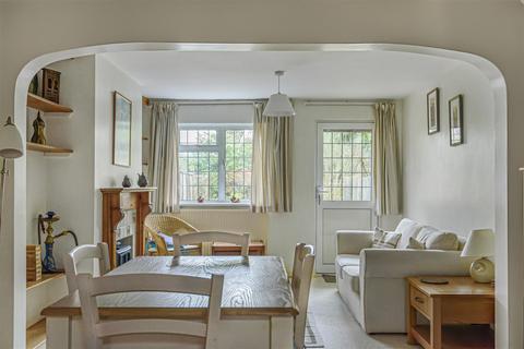 8 Lion Lane, Haslemere, GU27 1JD