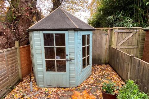 8 Lion Lane, Haslemere, GU27 1JD