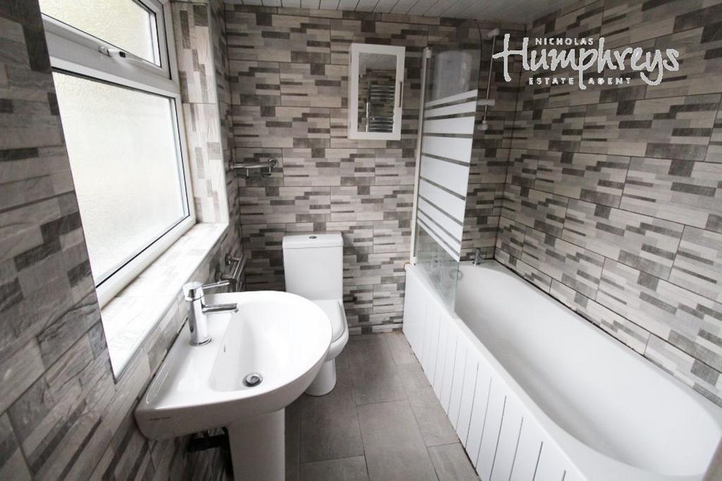 Margaret Street West Bromwich B70 2 bed house £950 pcm (£219 pw)