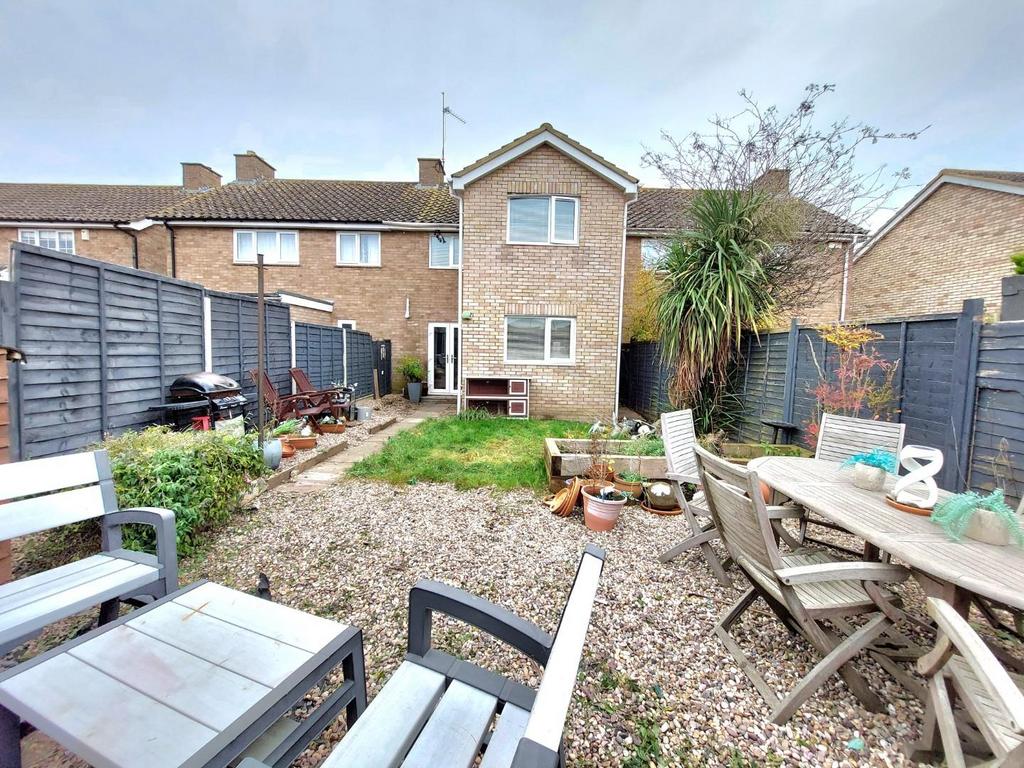 Station Road, Earls Barton, Northamptonshire NN6 3 bed terraced house