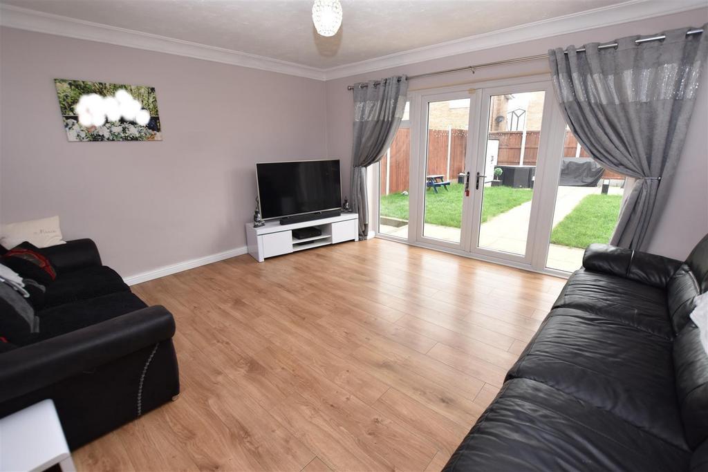 Rainbow Road, Canvey Island SS8 4 bed detached house for sale £450,000
