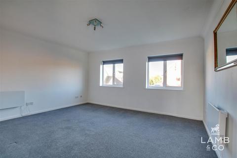 1 bedroom flat for sale, Weymouth Close, Clacton-On-Sea CO15