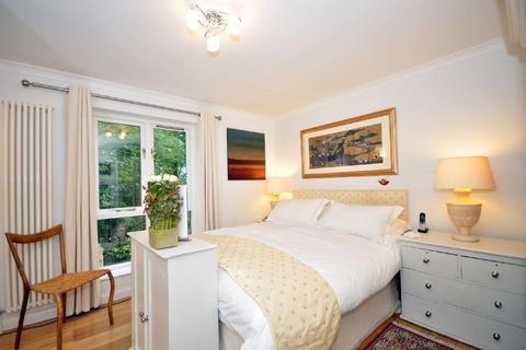 3 bedroom flat to rent, Fitzjohns Avenue, Hampstead Village NW3