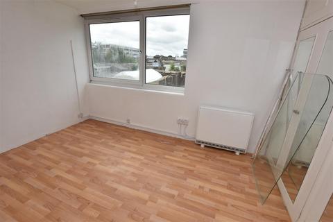 2 bedroom apartment for sale, Roseberry Avenue, Benfleet SS7