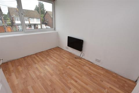 2 bedroom apartment for sale, Roseberry Avenue, Benfleet SS7