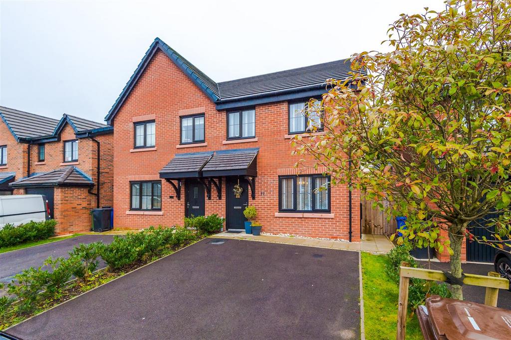 Silk Mill Street, Mosley Common 3 bed semidetached house £300,000