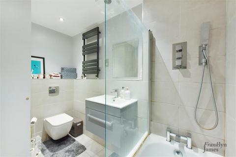 1 bedroom apartment for sale, Dunbar Wharf, Narrow Street, London, E14