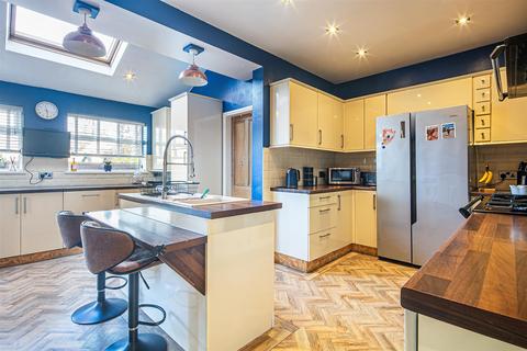 58 Melbourne Road, Stocksbridge, Sheffield, S36 1EF