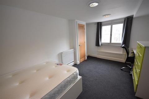 5 bedroom flat to rent, Market Place, Durham