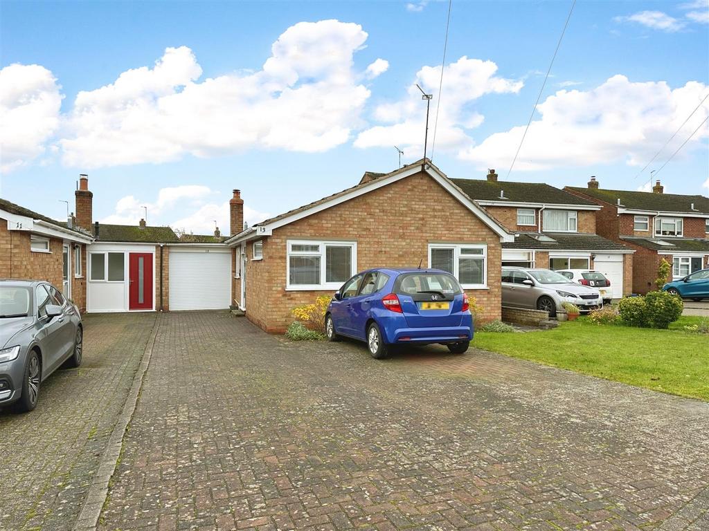 Dorchester Avenue, Hampton Magna, Warwick 2 bed detached bungalow for