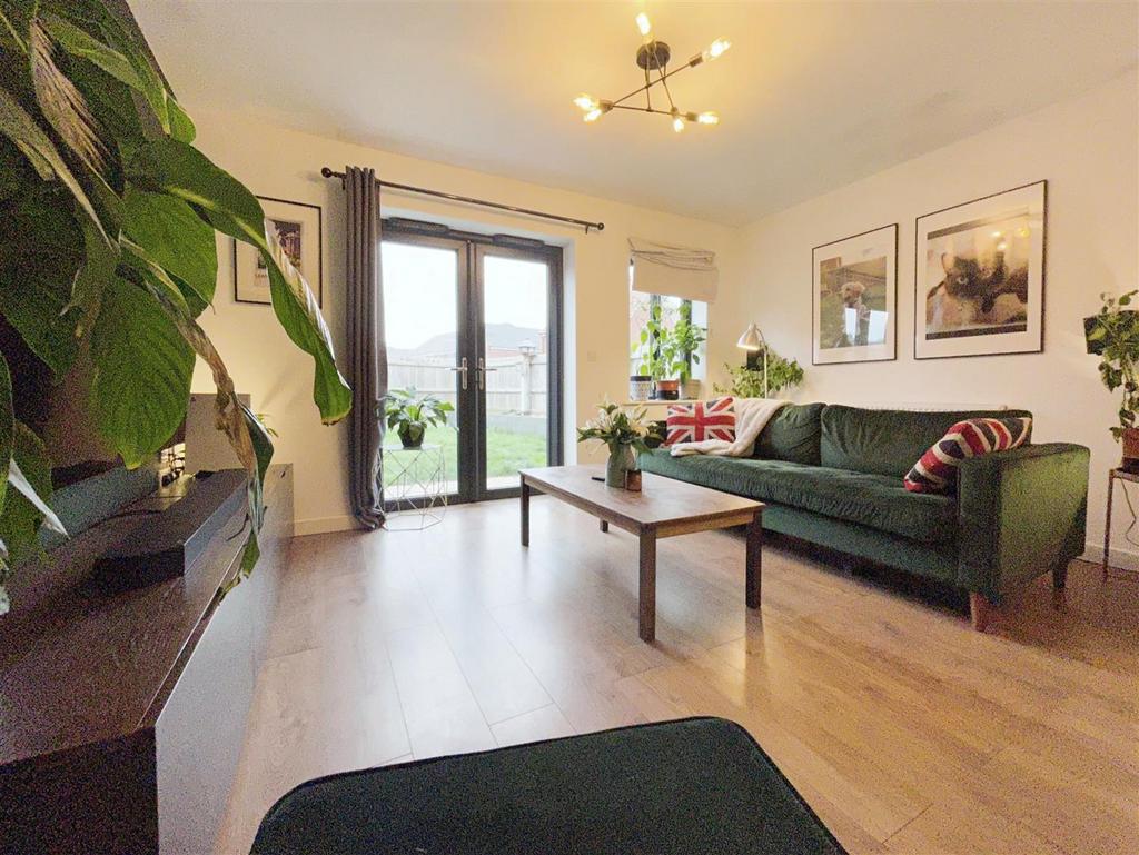 Sydenham Drive, Leamington Spa 2 bed end of terrace house for sale £
