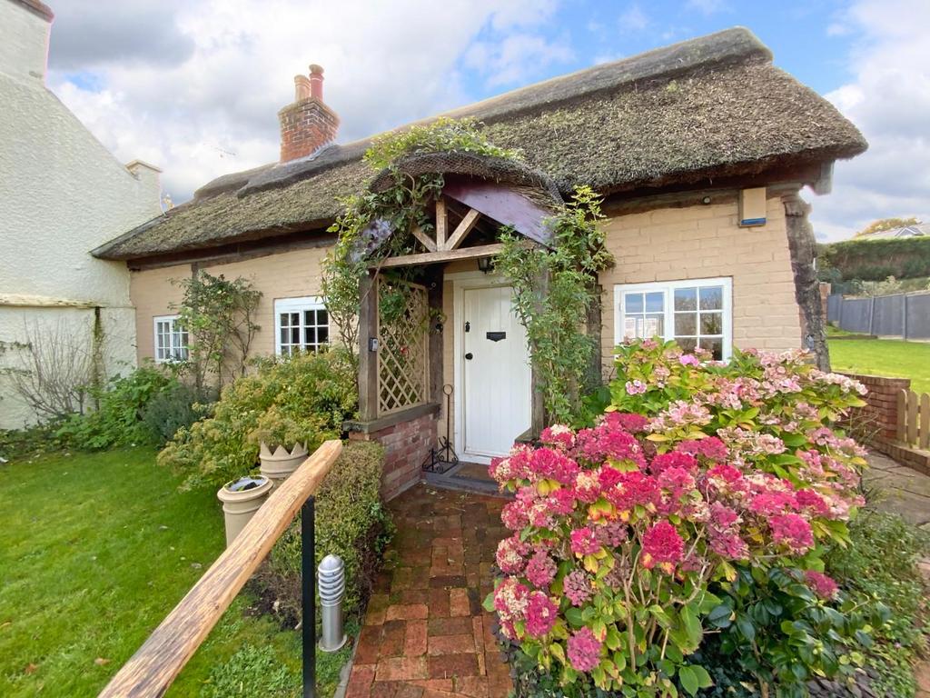 Markfield Road, Groby, Leicestershire 3 bed character property for sale