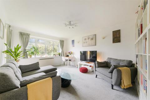 2 bedroom apartment for sale - Lancaster Court, Banstead