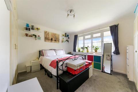 2 bedroom apartment for sale, Lancaster Court, Banstead